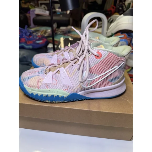 Nike Kyrie 7 GS Youth Regal Pink Sneakers Size 4y - Picture 3 of 9